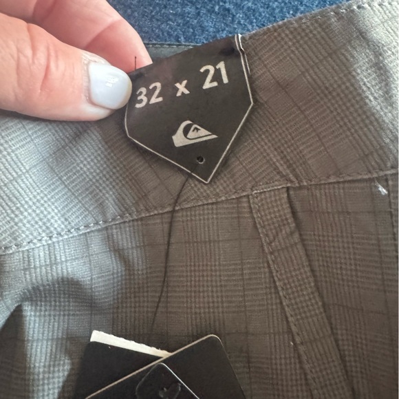 Quiksilver Tan subtle plaid AMPHIBIAN shorts-versatile for IN & OUT of the water - Picture 11 of 12